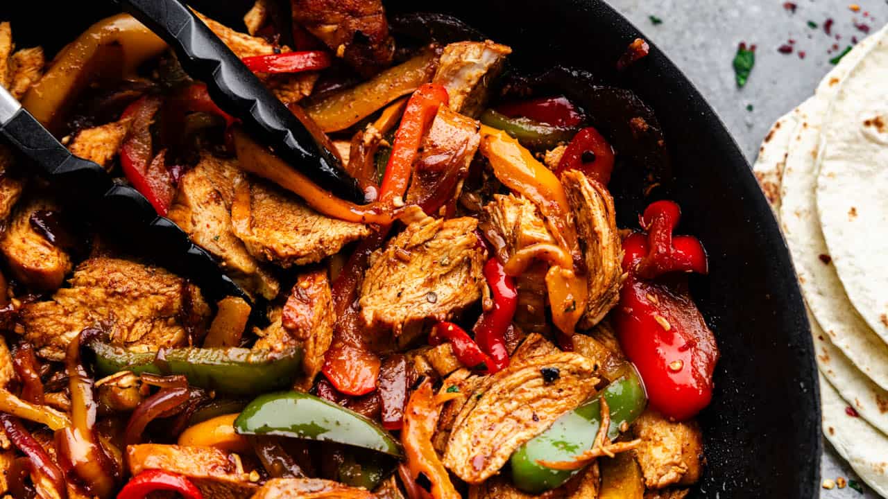 Sizzling Skillet Chicken Fajitas: Delicious in 30 Minutes